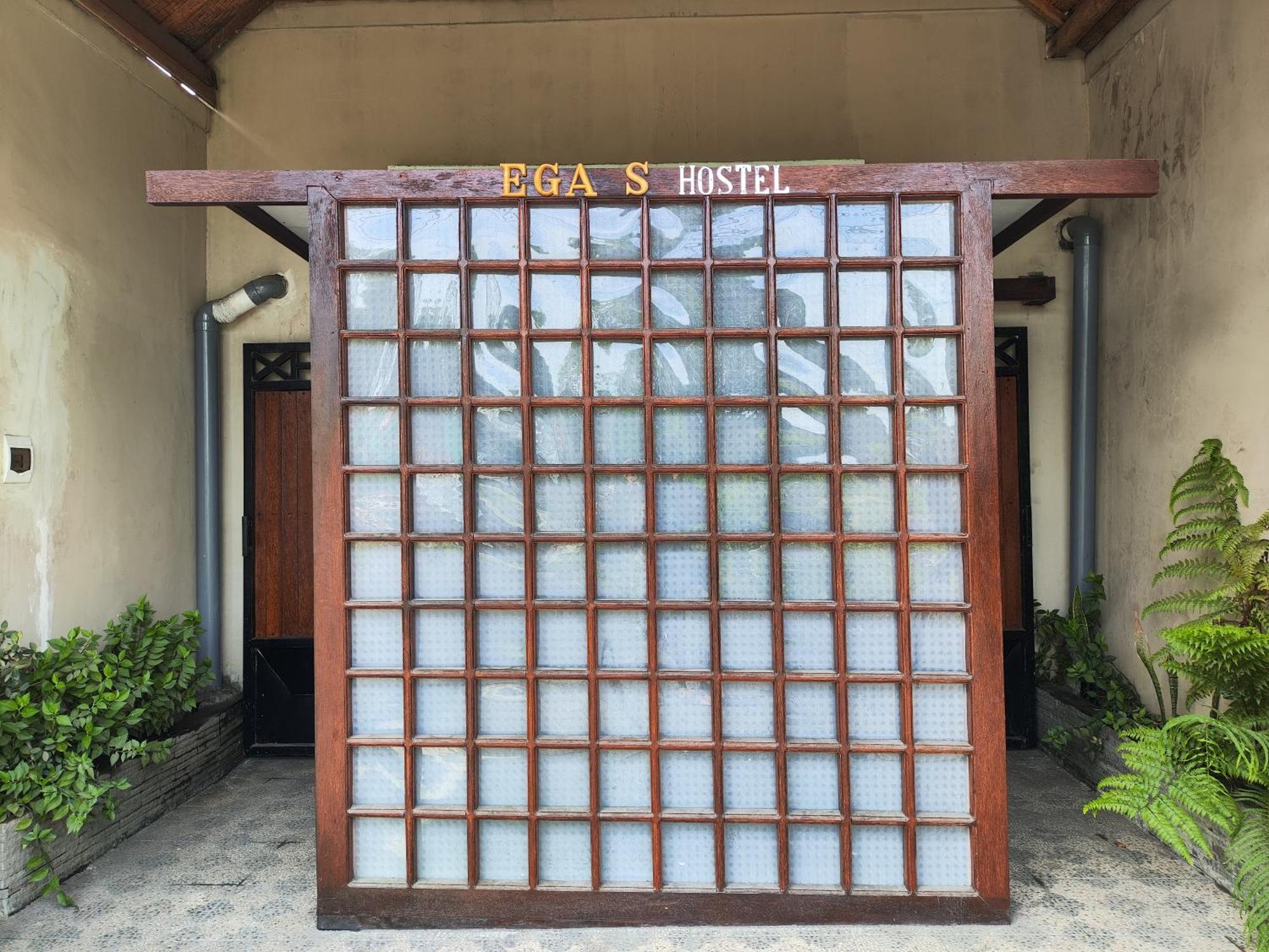 Ega S Hostel Batununggul Exterior foto